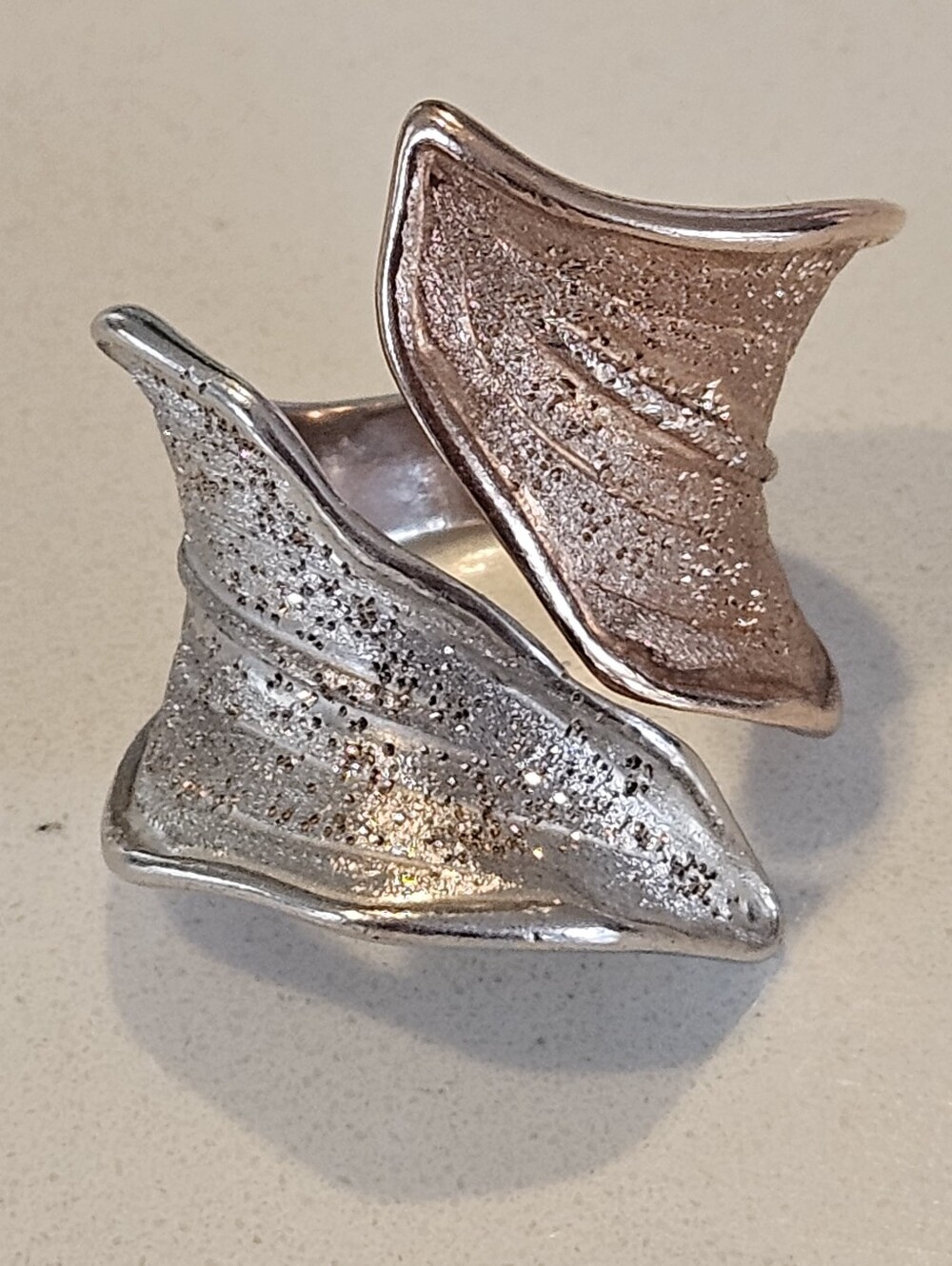 JCM JACMEL MAURITIUS ITALY BRUSHED STERLING SILVER TWO-TONE LEAF RING Size8